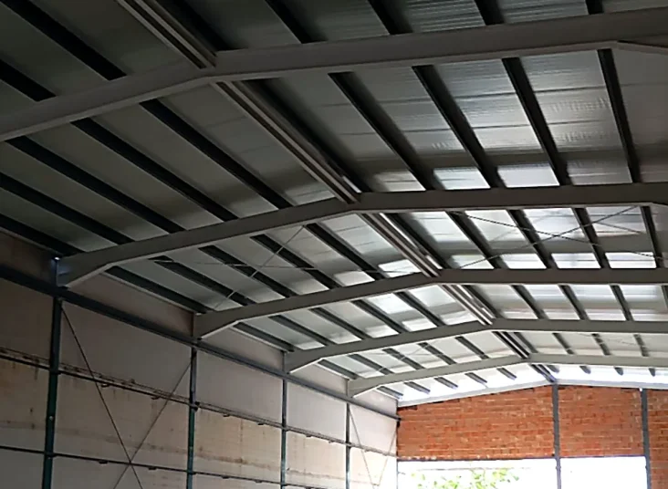 nave-industrial-03-interior-estructura-techo-arqueado